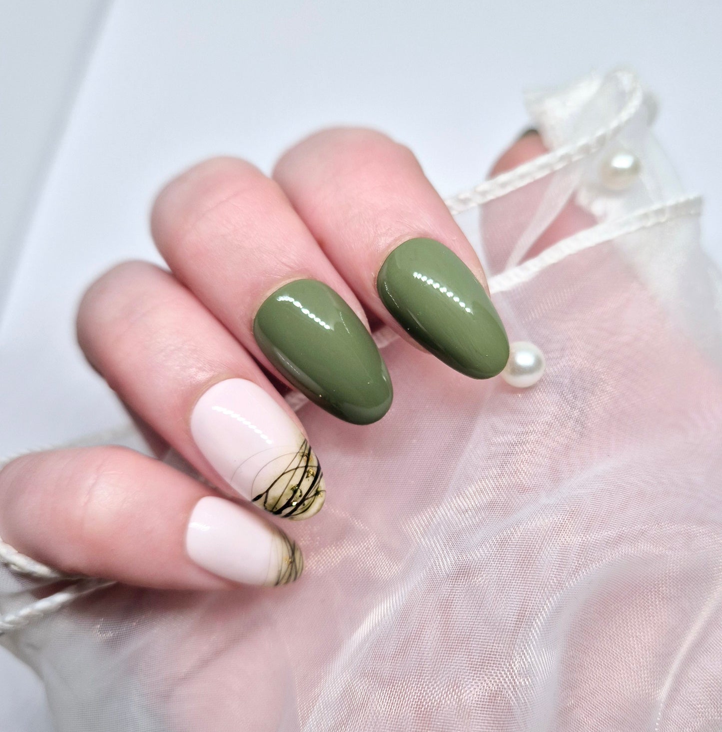 Kit de Press-on Nails : Modèle "Kaki Précieux" ✨